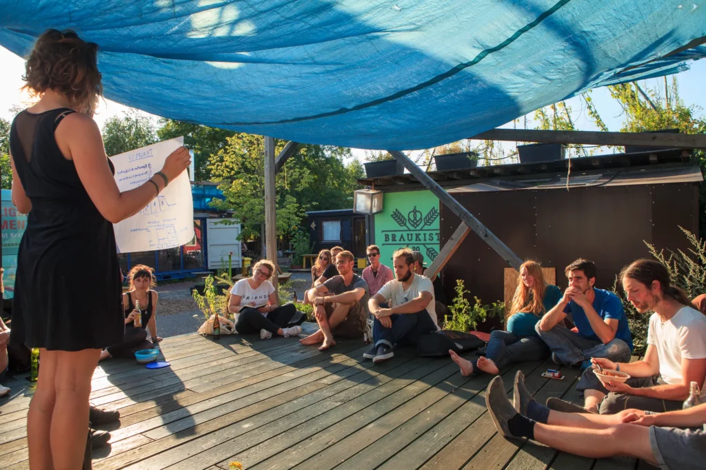 Gemeinschaftliche entscheidungsprozesse beim Platzprojekt Hannover im Rahmen eines soziokulturellen Projekts